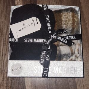 Steve Madden Beanie and Scarf  Gift Set NWT